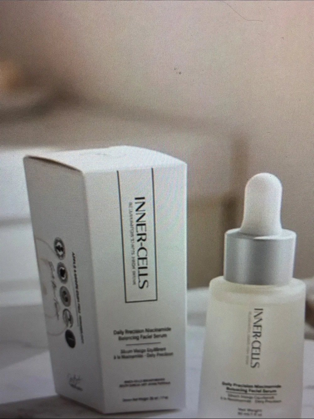 Daily Precision Niacinamide Balancing Facial Serum - White